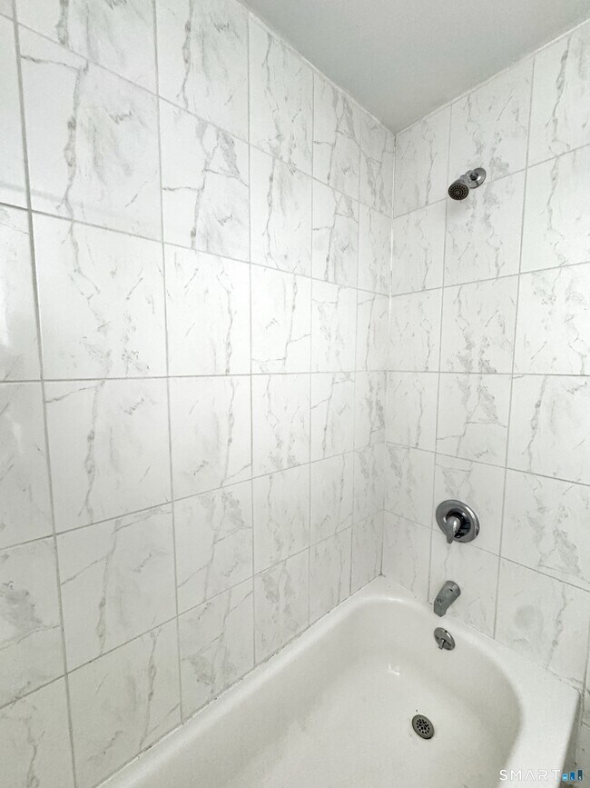 Building Photo - 127-131 Harbor Ave