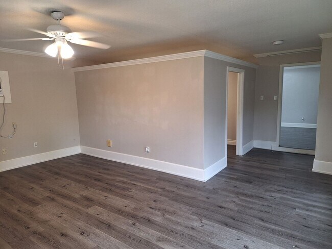 Building Photo - Large Awesome Home with Shop