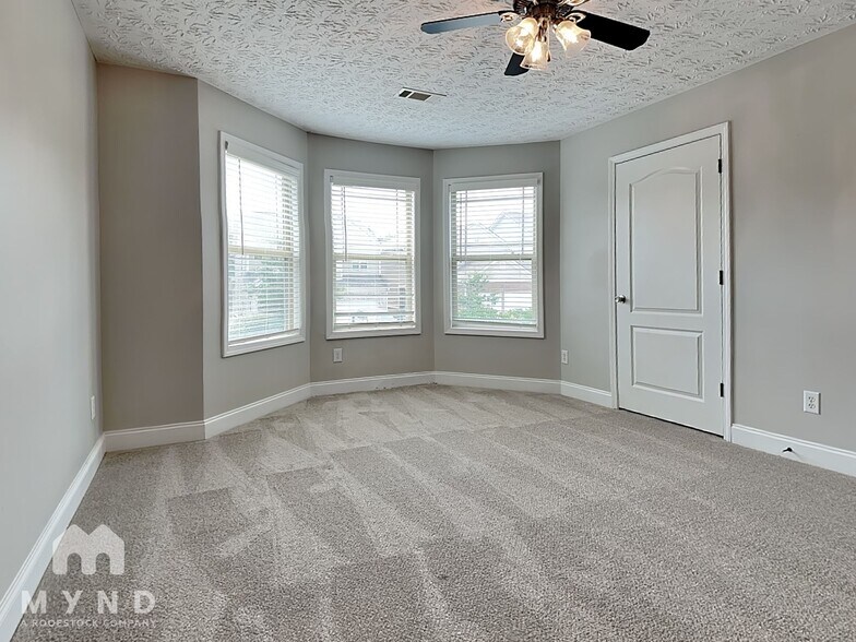 Building Photo - 111 Daisy Cir