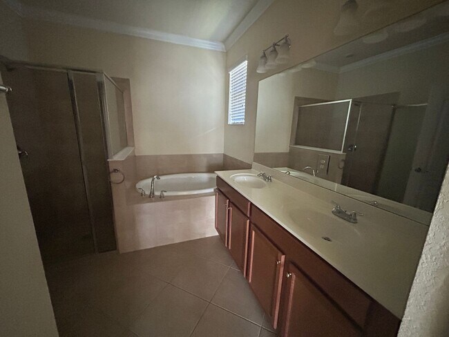 Building Photo - 11294 Red Bluff Ln