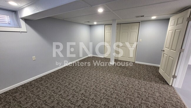 Building Photo - 4BD/2BA in Newport Available Now!