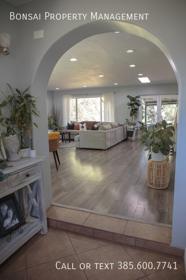 Building Photo - 3281 E Fortuna Dr