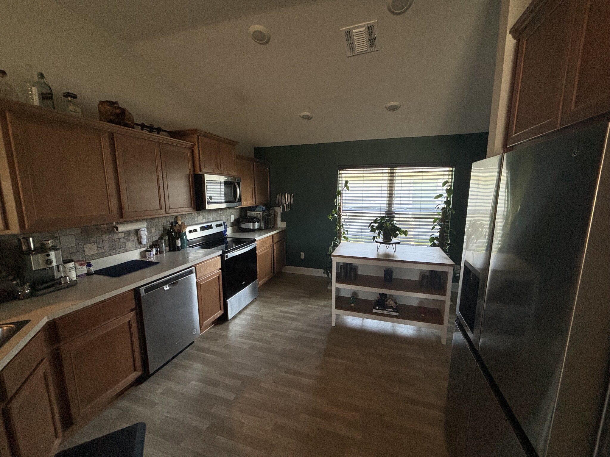 Building Photo - 9835 Olivia St