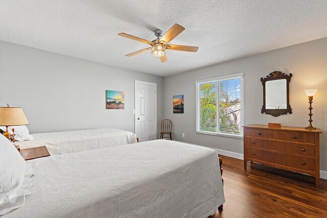 Building Photo - 3463 Canal Ct