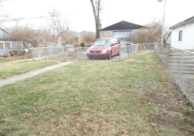 Back Yard / Off Street Parking - 132 Howman Ave