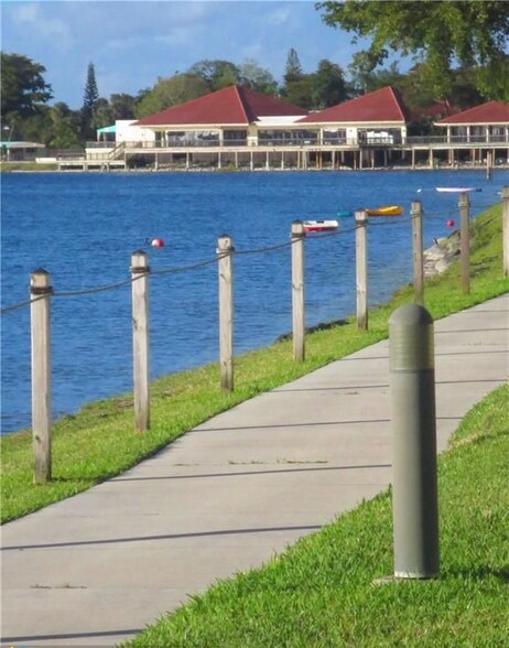 Building Photo - 109 Lake Emerald Dr