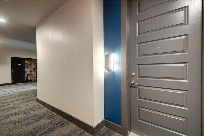 Building Photo - 2213 Poquito St