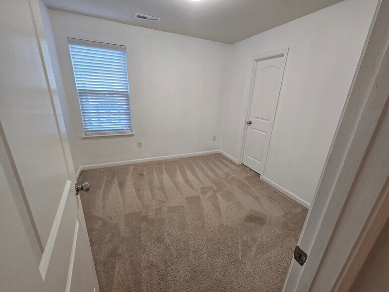 Building Photo - 6522 Ashebrooke Dr
