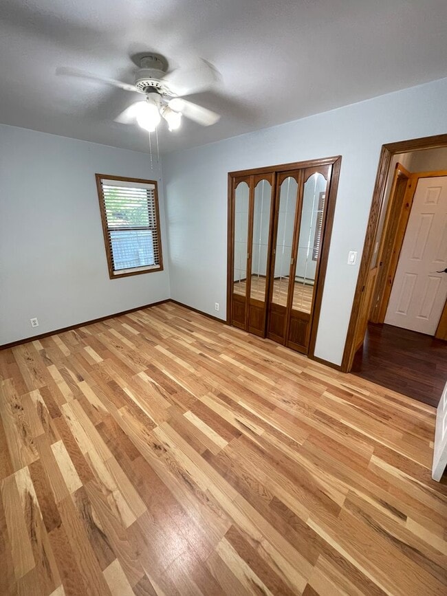 Building Photo - AVAILABLE NOW - 2 Bedroom, 1 Bath Two Harb...