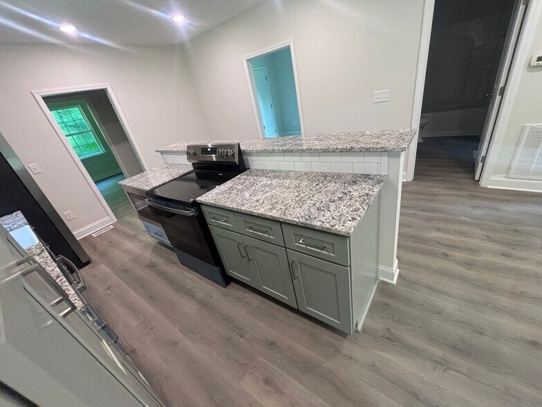 Building Photo - 1364 Bald Hill Loop
