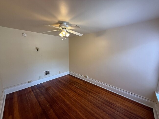 Building Photo - 2112-2120 Indianola Ave.