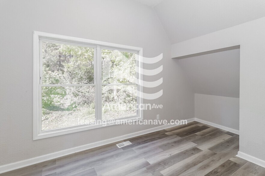 Building Photo - 104 Blackburn Ave