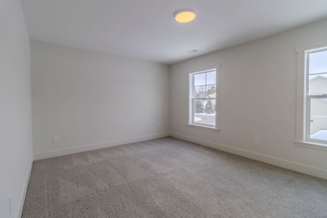 Building Photo - 1502 Simsbury St