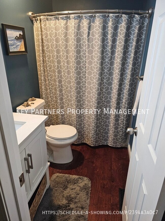 Building Photo - 620 N Sunset Dr