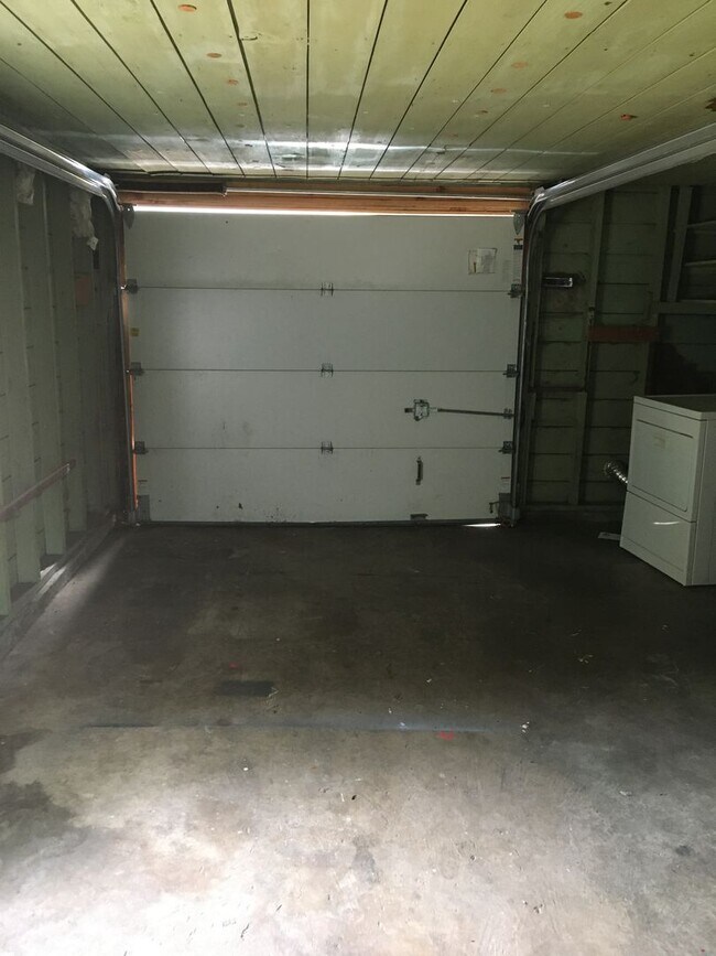 Building Photo - ** PRE LEASE FOR FALL** - Two Level Campus HOME