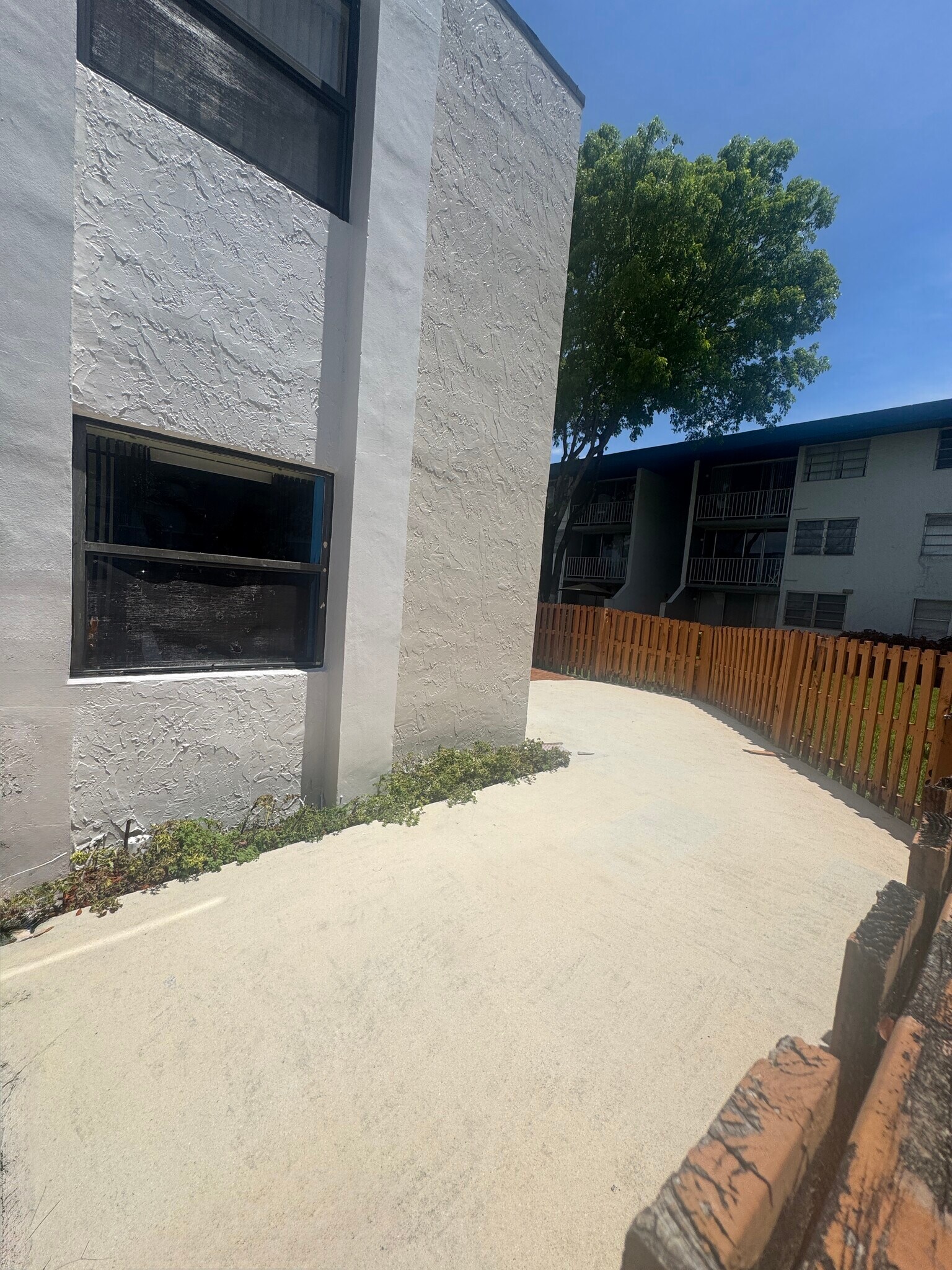 Building Photo - 8873A Fontainebleau Blvd