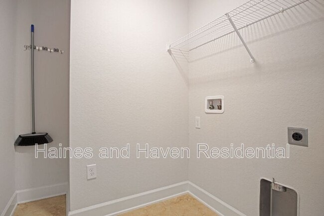 Building Photo - 1217 Forest Hill Dr