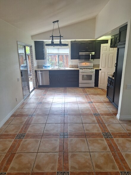 Building Photo - 39751 Amberley Cir