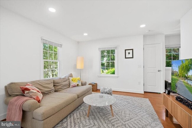 Building Photo - 4842 Park Ave