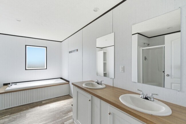 Building Photo - 303 Mesa Rdg