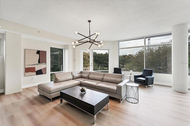 Building Photo - 525 E Jackson St