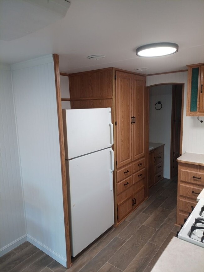 Building Photo - Private Manufactured Home!