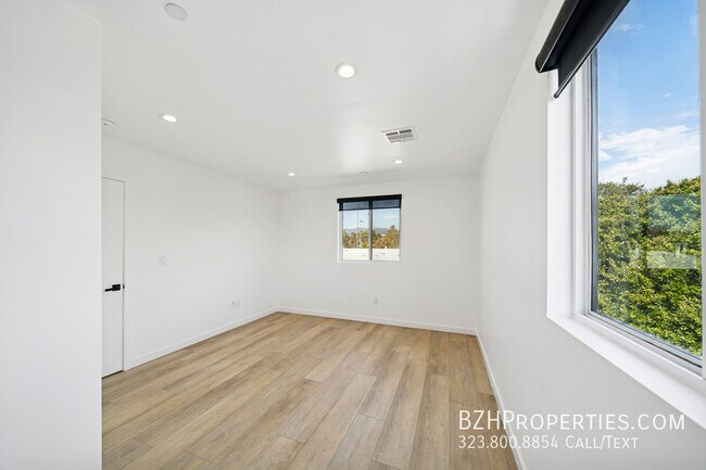 Building Photo - 837 1/2 N Harvard Blvd-837 1/2
