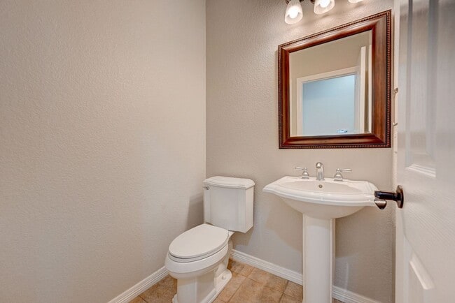 Building Photo - 5 bedroom, 4 1/2 bath, with 3 car garage in Cherry Creek School District