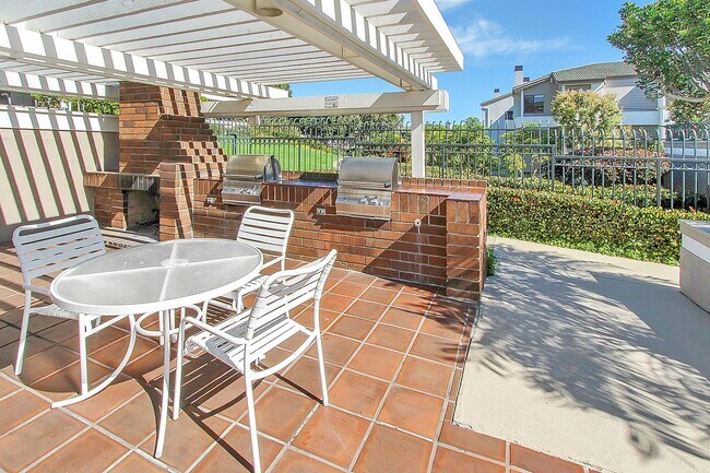Building Photo - Welcome to Luxurious Villa Balboa in Newpo...