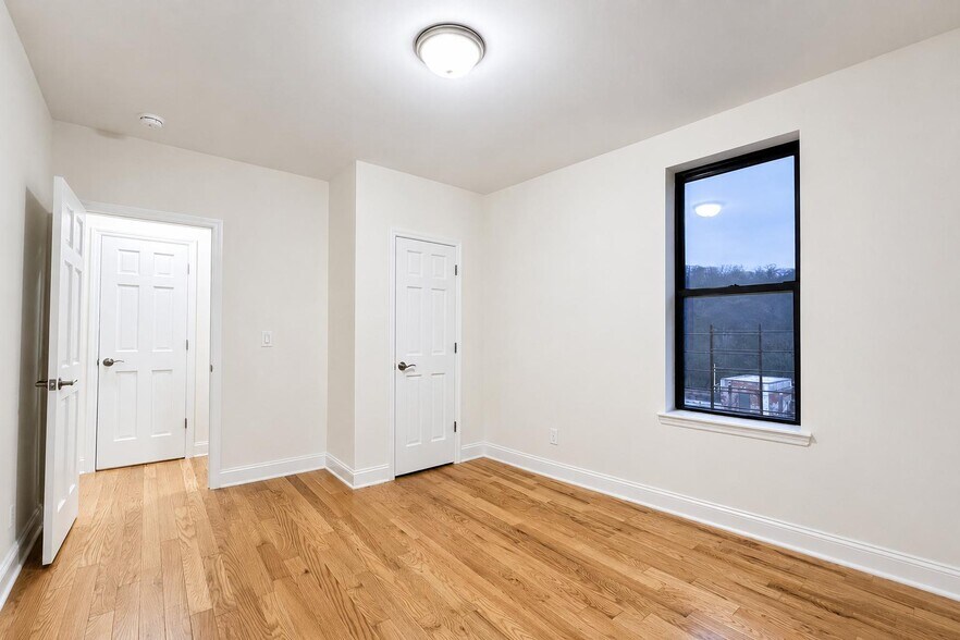 Building Photo - 1803 Riverside Dr