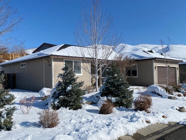 Building Photo - 3/2/2 Home in Pine View Estates, Gardnerville