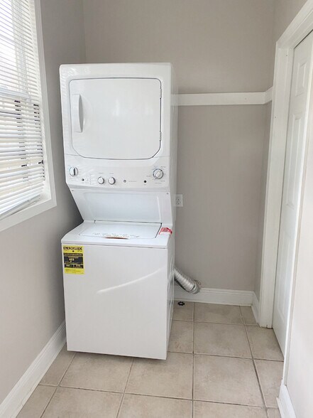 Building Photo - 2553 Saint Ann St