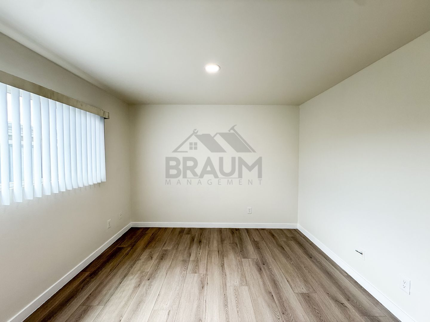 Building Photo - 15000 Burbank Blvd
