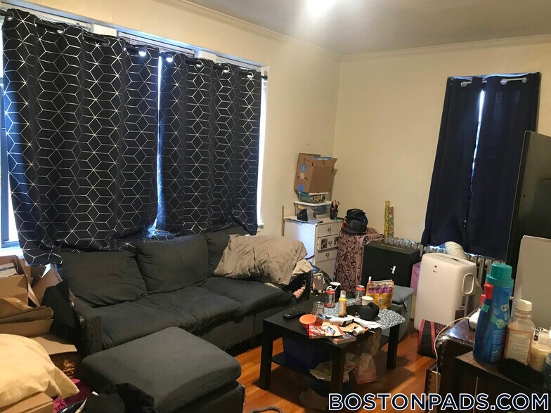 Building Photo - 63 Fellsway W