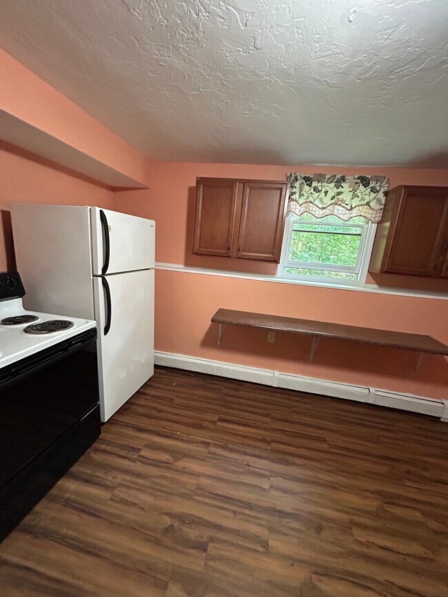 Building Photo - 165 Colby Dr