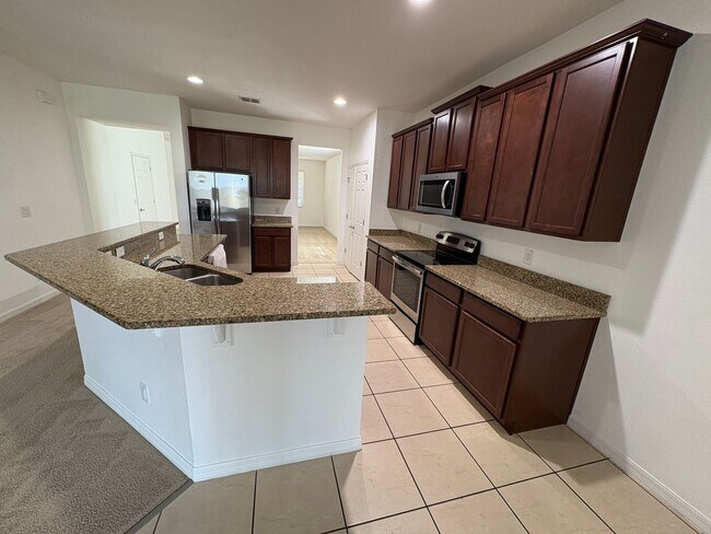 Building Photo - LARGE// Brand New 4/3.5 Bedroom Home in Br...