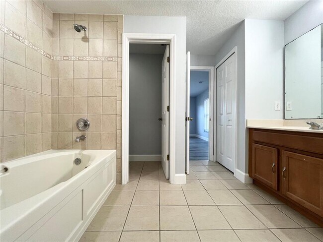 Building Photo - 9788 Tivoli Villa Dr