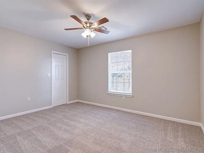 Building Photo - Spacious and Updated Three Bedroom Home with Large Backyard!!