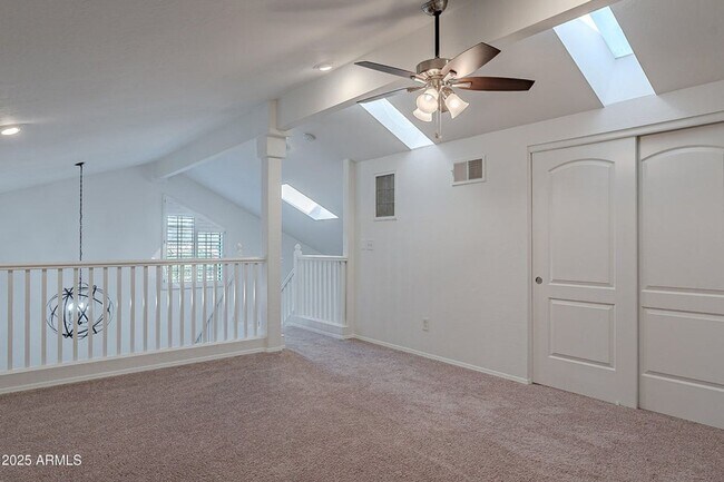 Building Photo - 3-bedroom townhome in great central Phoeni...