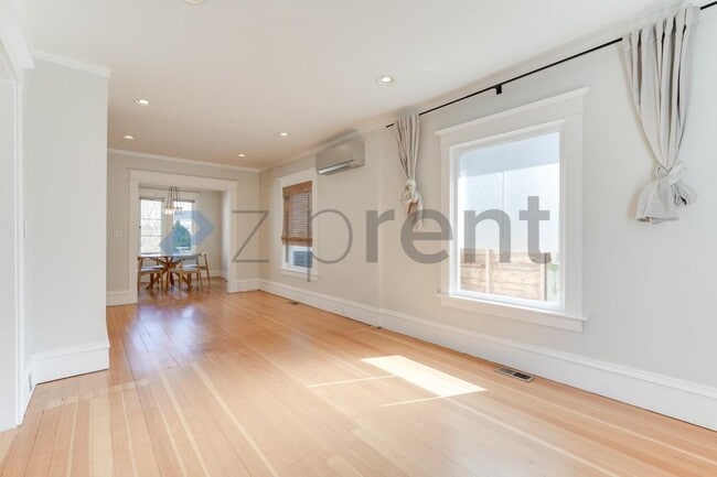 Building Photo - 2038 8th Ave N