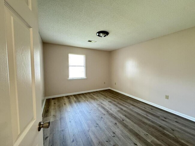 Building Photo - 124 Stonehedge Drive