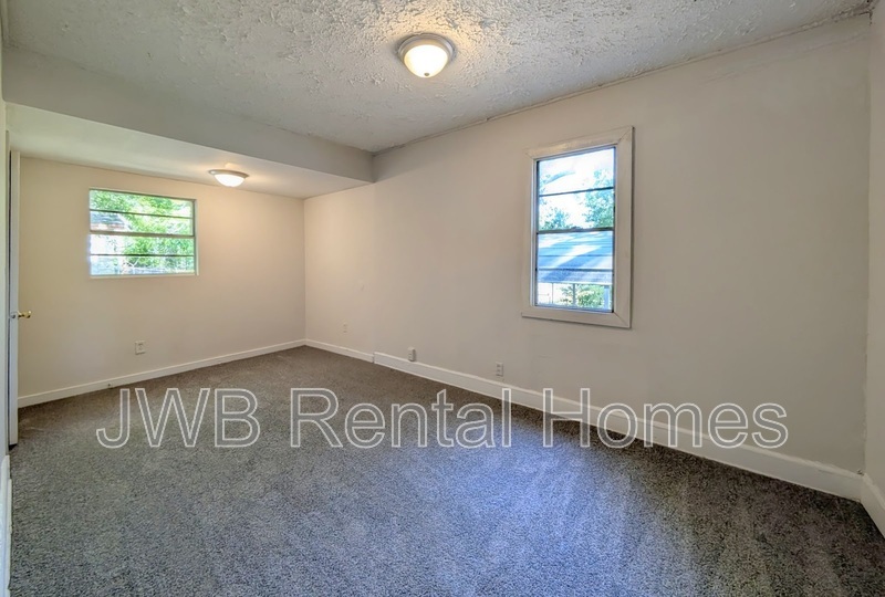 Building Photo - 1539 W 13th St