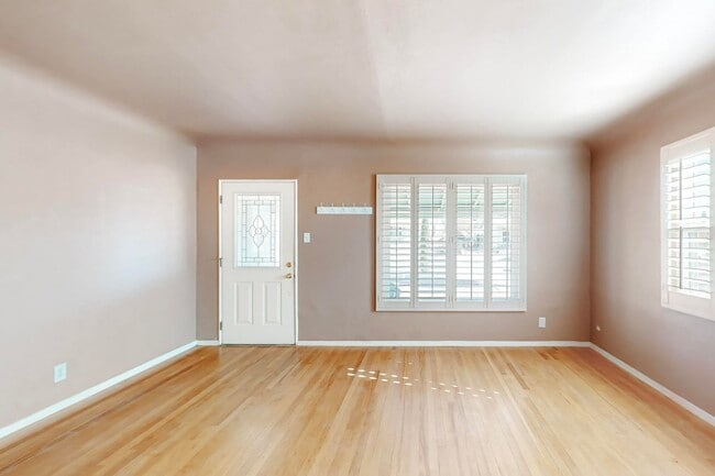 Building Photo - Charming 3 bedroom, 2 bath home in Central El Paso! Special No admin fee, $29 application fee!