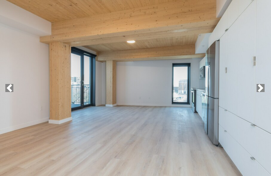 Building Photo - 1 E Lenox St