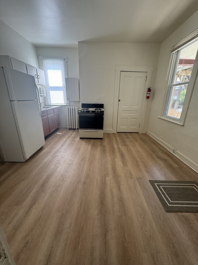 Building Photo - 310 3rd St
