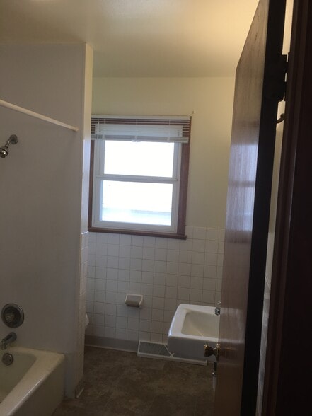 Building Photo - 601 Hood St