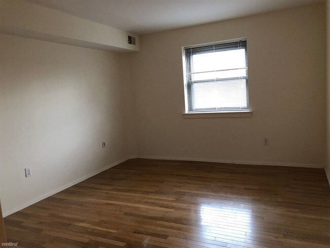 Building Photo - 606 Cooper Landing Rd