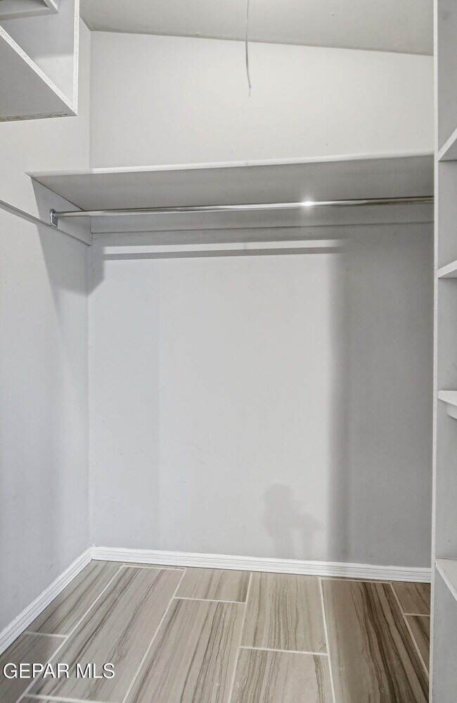 Building Photo - 10164 Dunbarton Dr