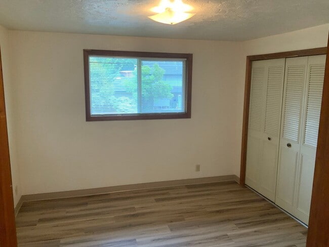 Building Photo - 2 Bedroom Duplex in Cal Young Neighborhood