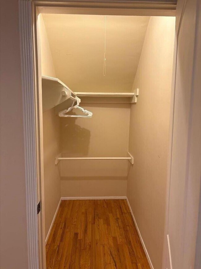 Building Photo - 11719 Mayfield Ave